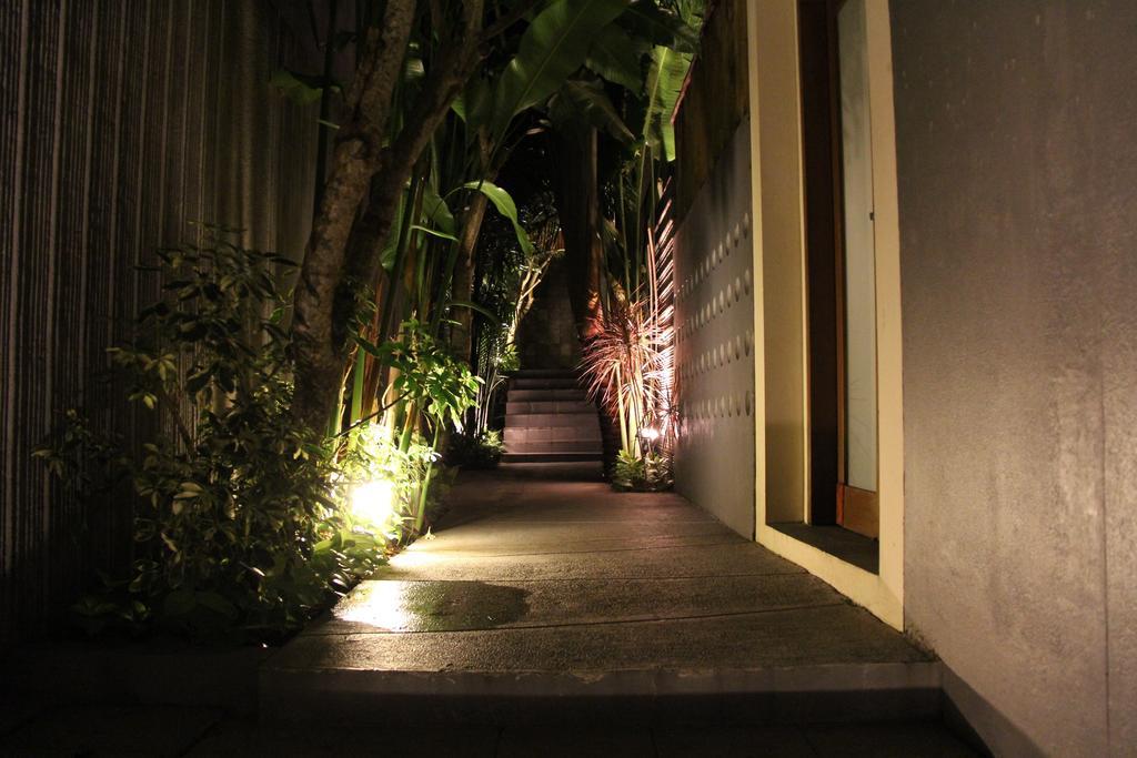 Villa Travis Seminyak Buitenkant foto