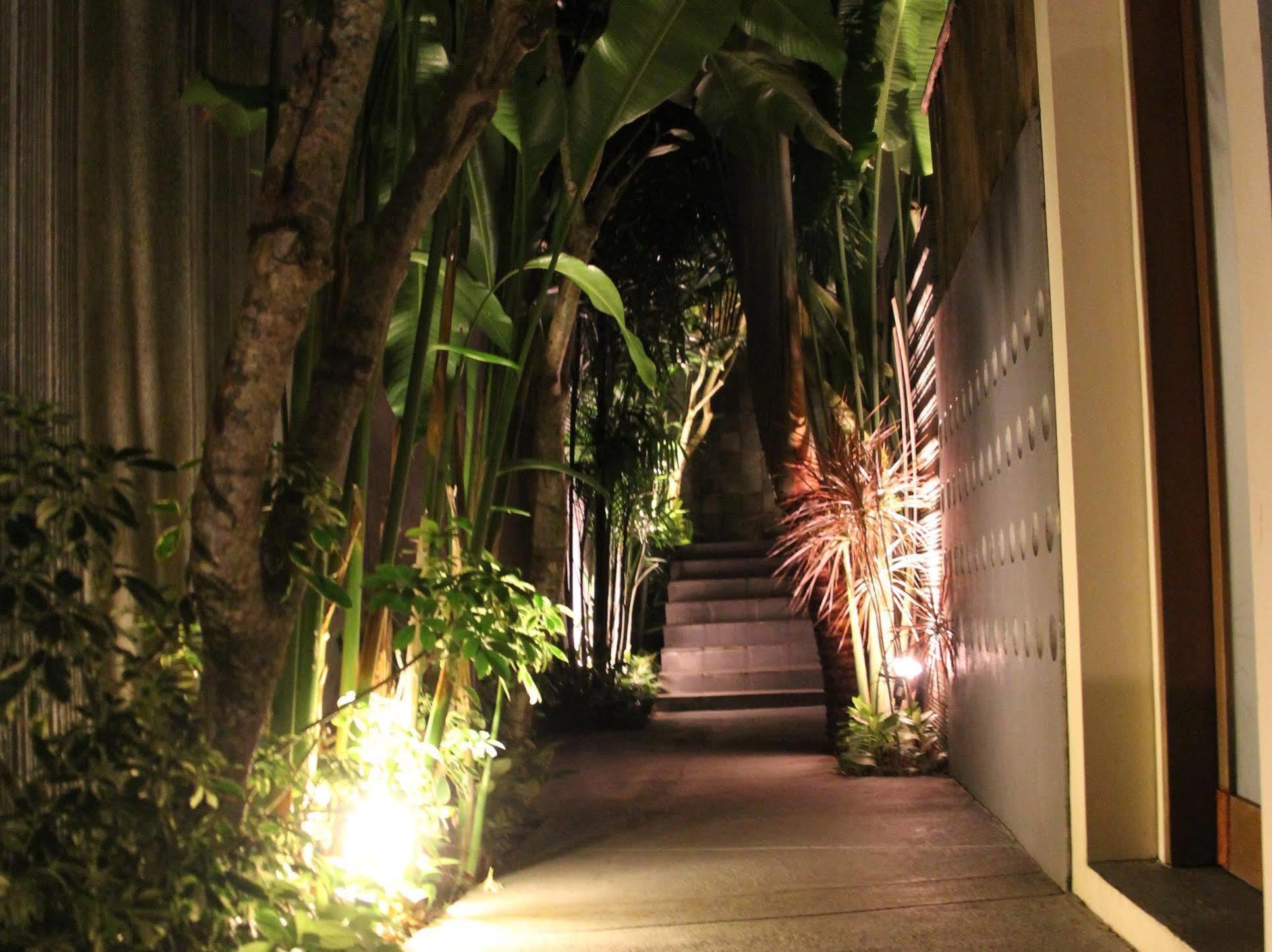 Villa Travis Seminyak Buitenkant foto