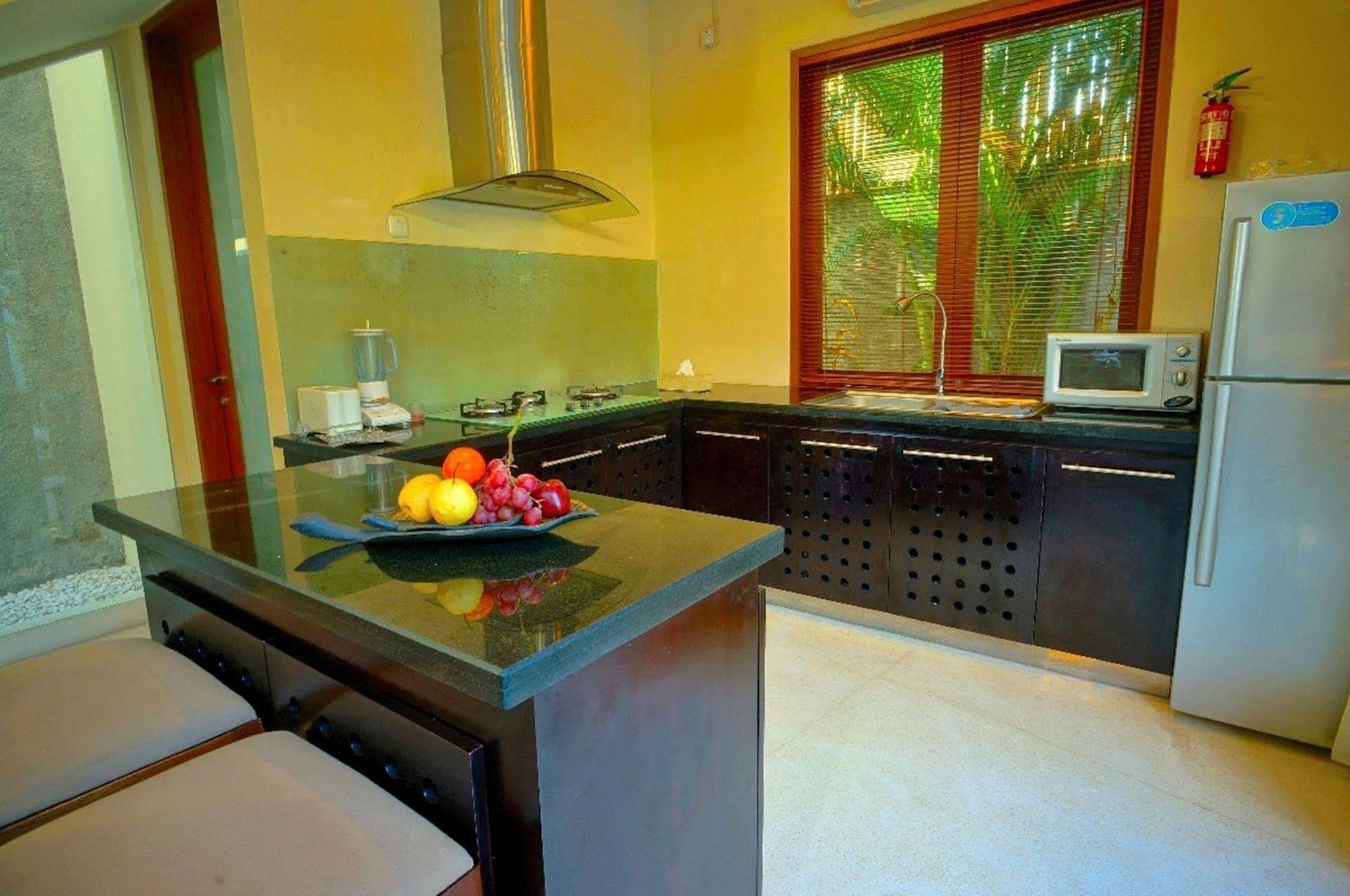 Villa Travis Seminyak Buitenkant foto