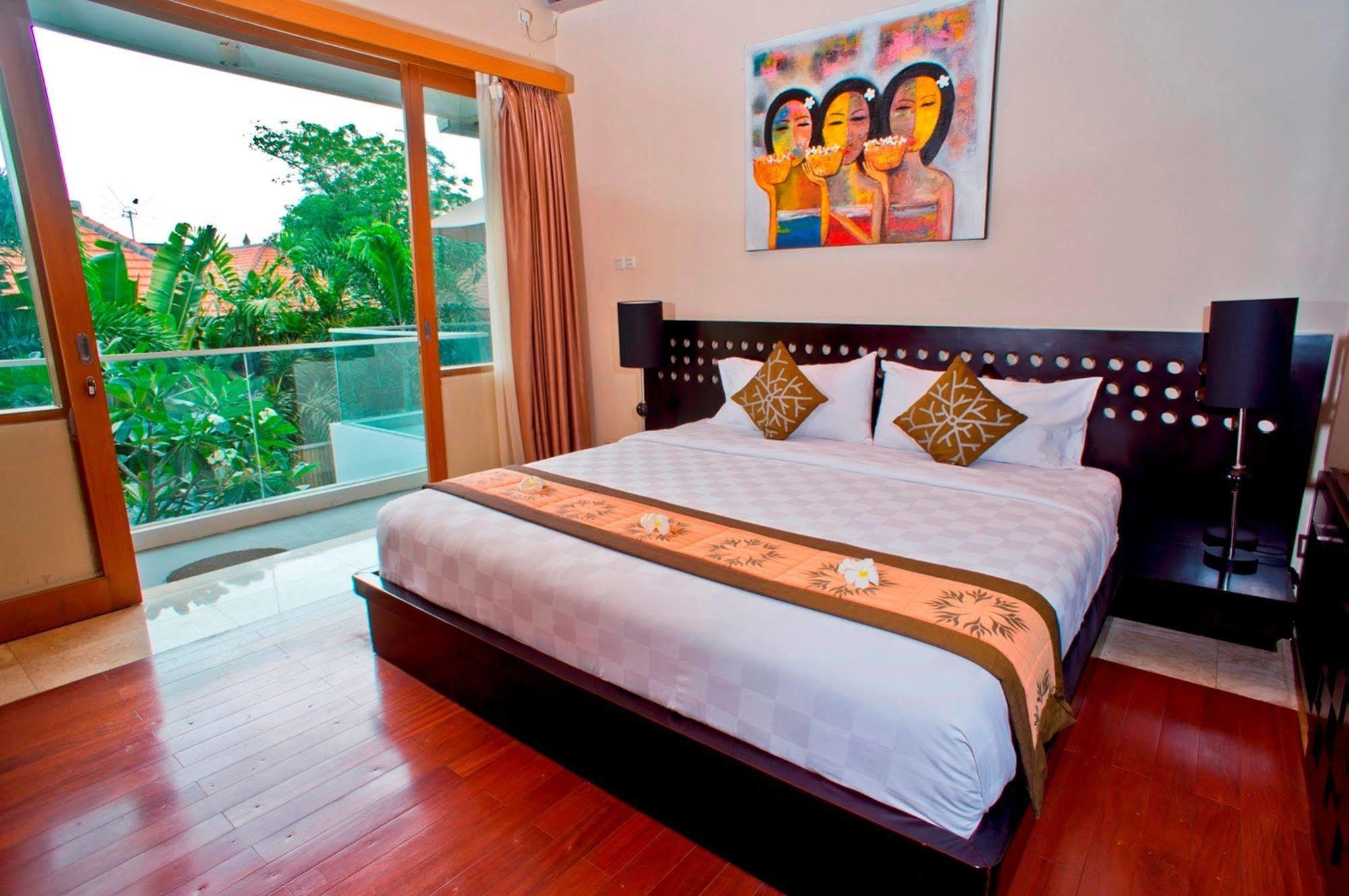 Villa Travis Seminyak Buitenkant foto