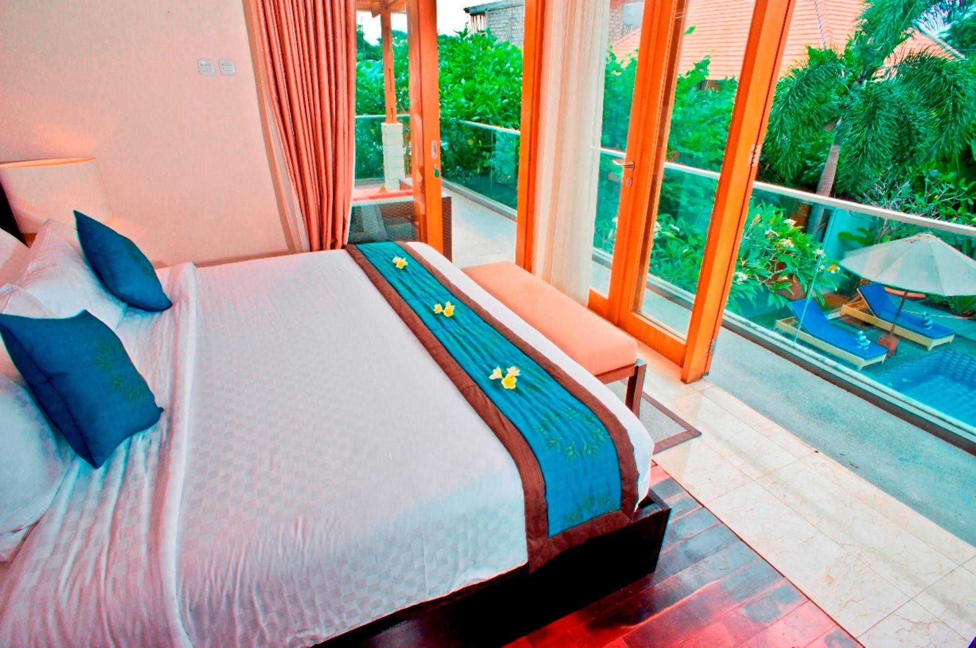 Villa Travis Seminyak Buitenkant foto